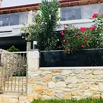 Stephanie Villa *